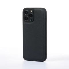 Husa iPhone 13 Pro Max Casey Studios Timeless - Negru Negru